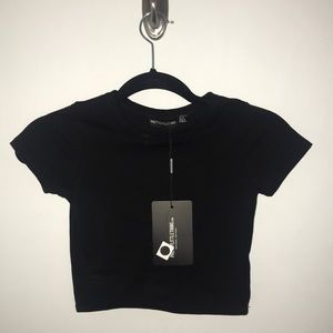 PrettyLittleThing Basic Black Crop T-shirt
